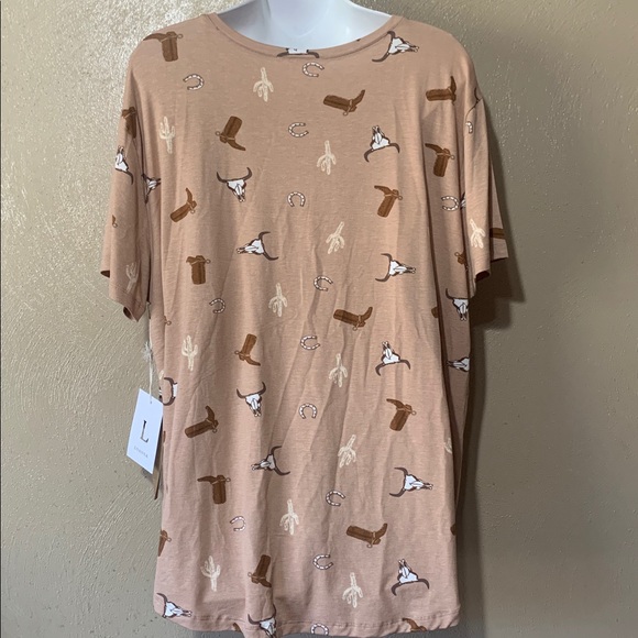Loanna size 1X Western Print V-Neck Tee NWT - Picture 2 of 4